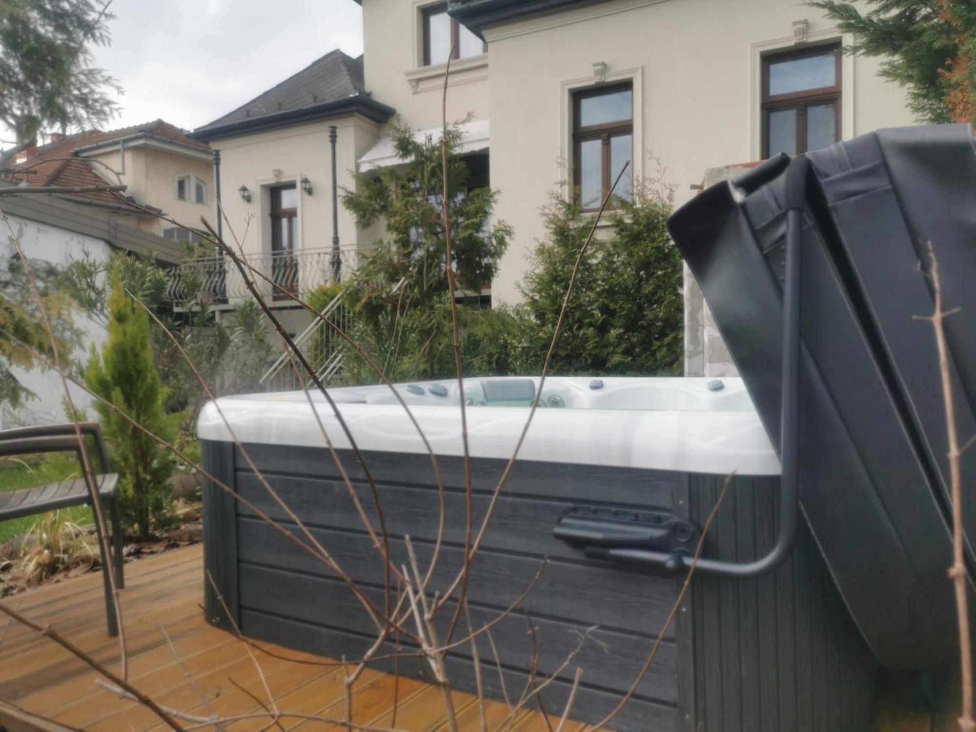 Kuria Apartman With Private Jacuzzi And Pool Budapest Esterno foto