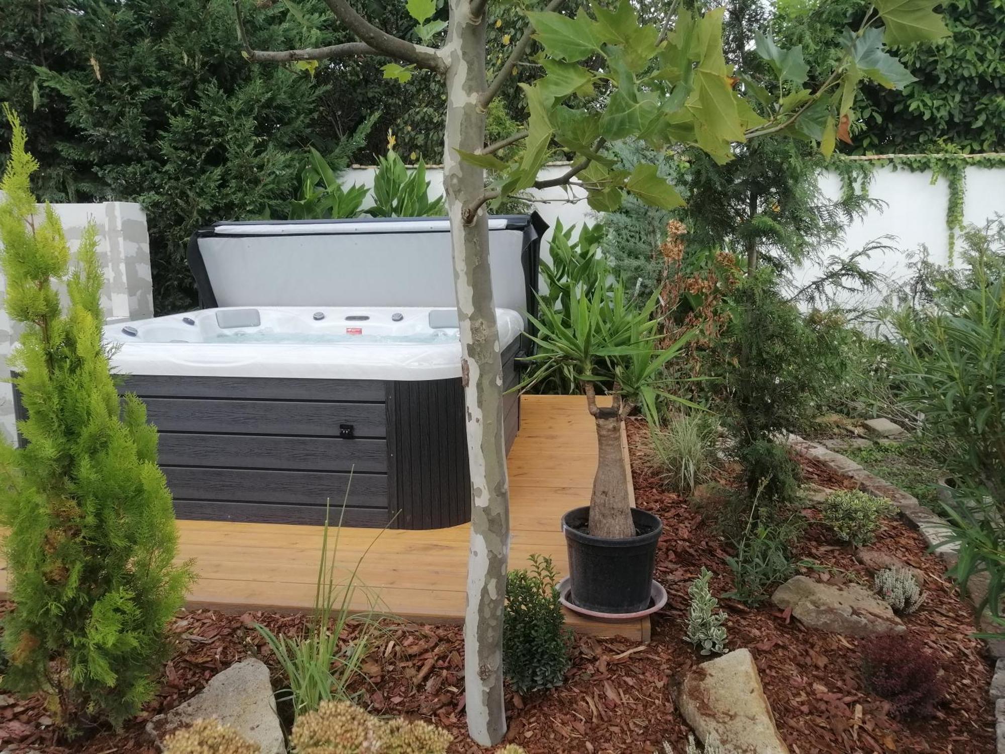 Kuria Apartman With Private Jacuzzi And Pool Budapest Esterno foto