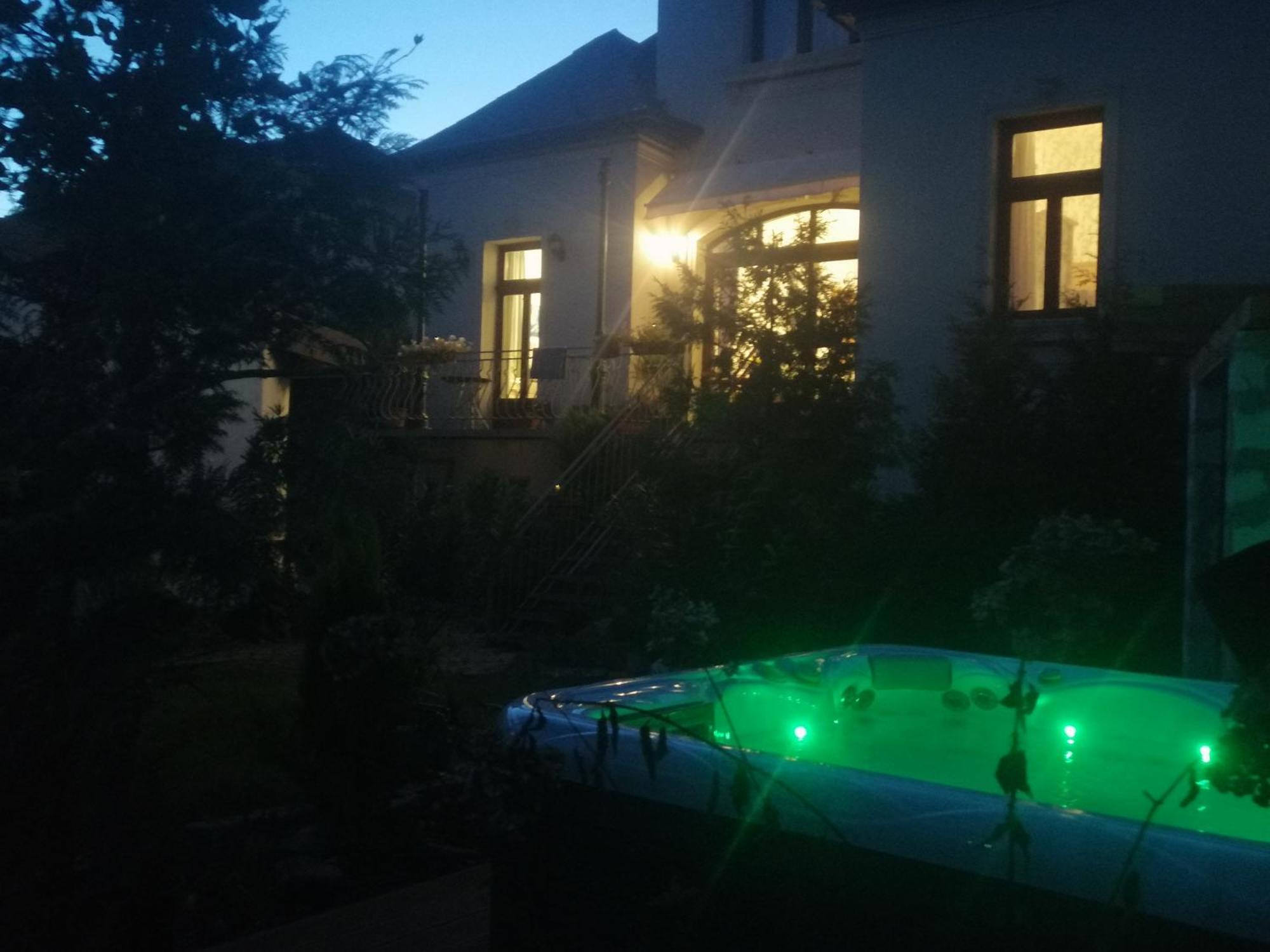 Kuria Apartman With Private Jacuzzi And Pool Budapest Esterno foto