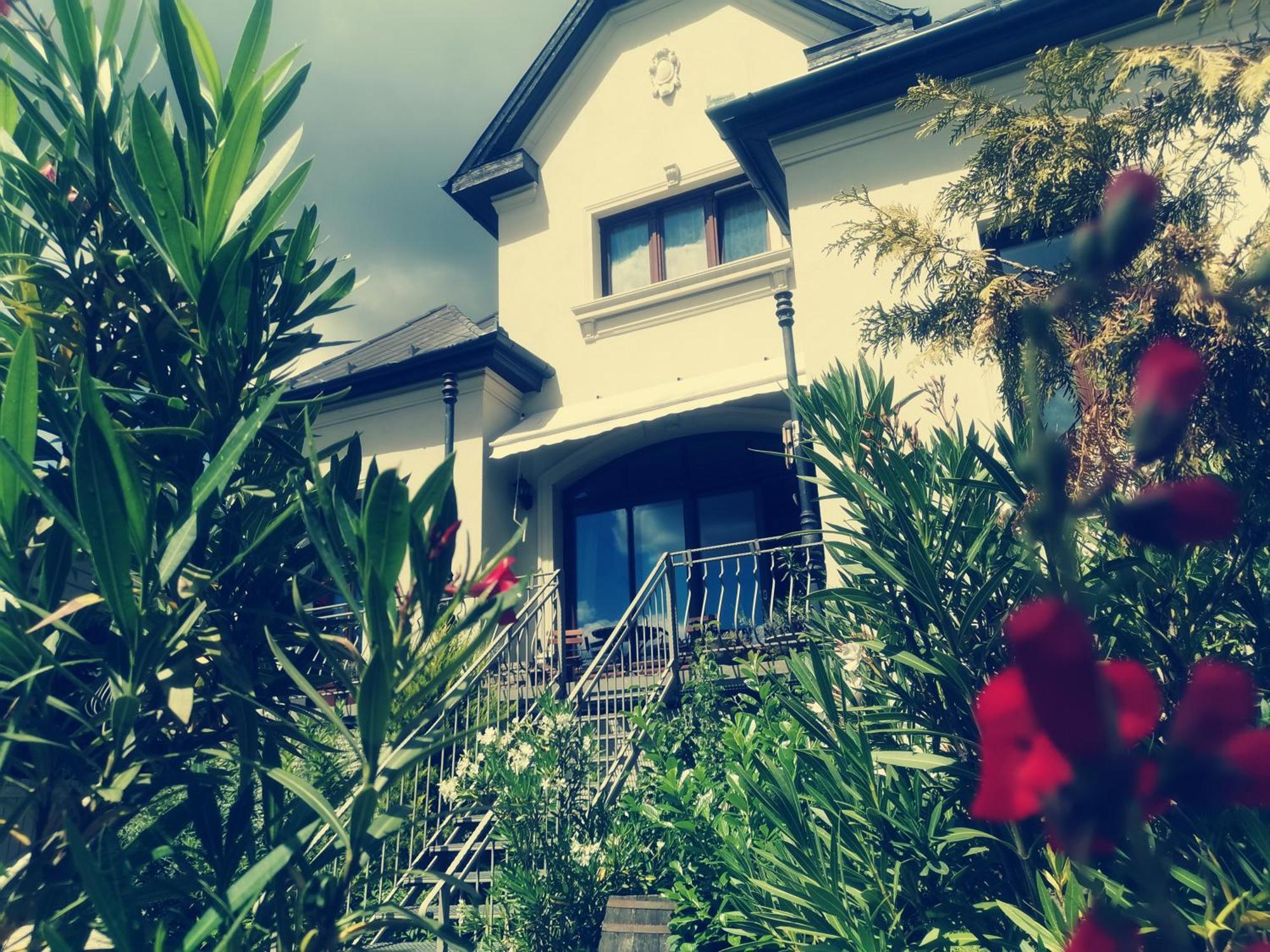 Kuria Apartman With Private Jacuzzi And Pool Budapest Esterno foto