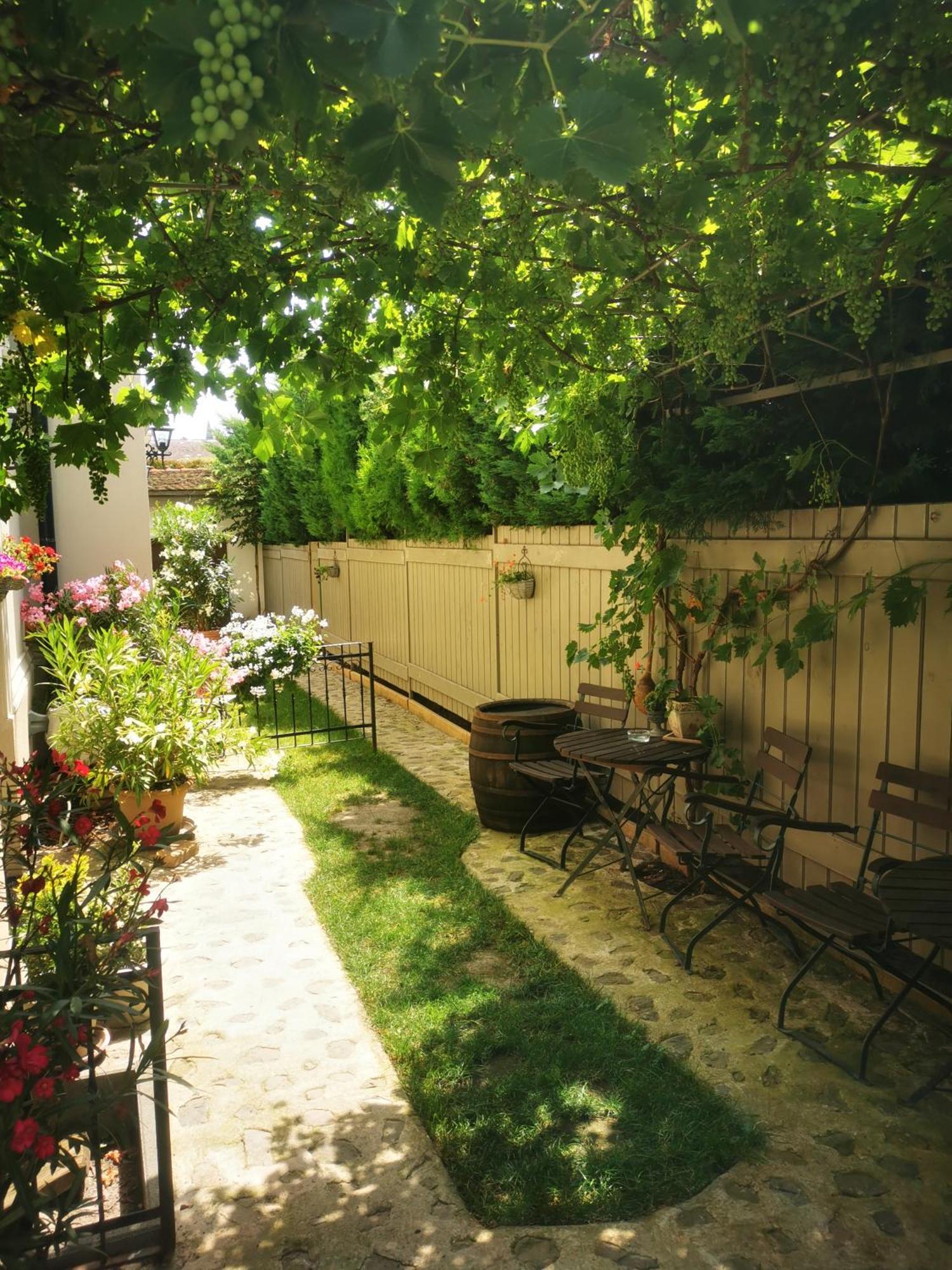 Kuria Apartman With Private Jacuzzi And Pool Budapest Esterno foto