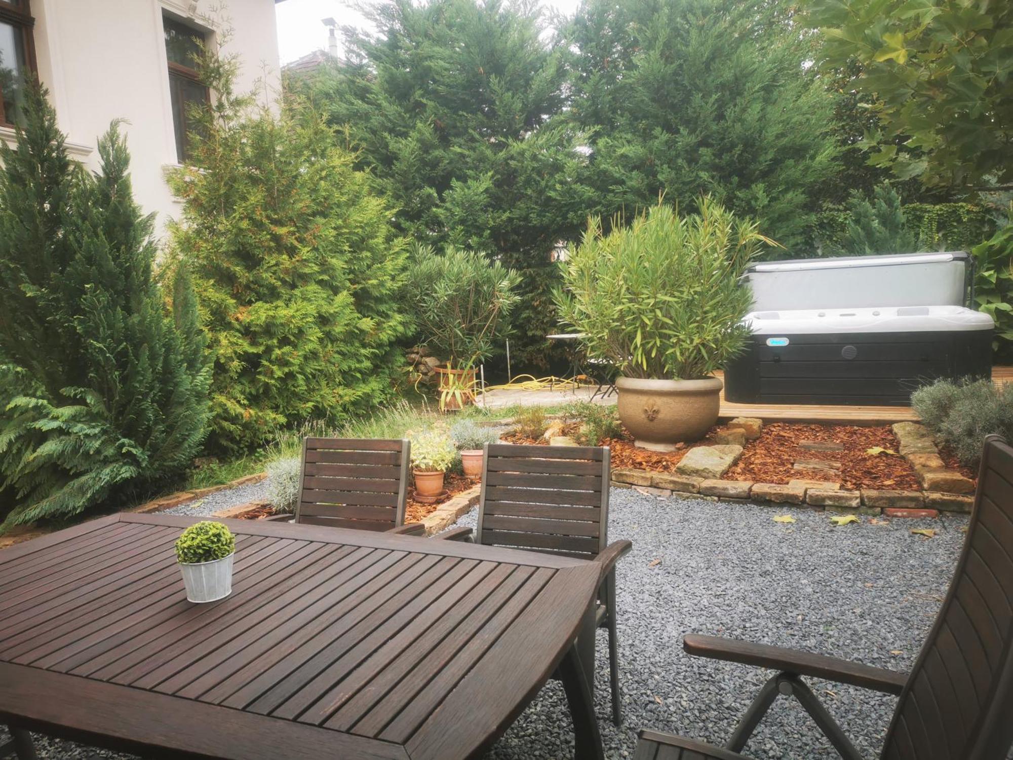 Kuria Apartman With Private Jacuzzi And Pool Budapest Esterno foto