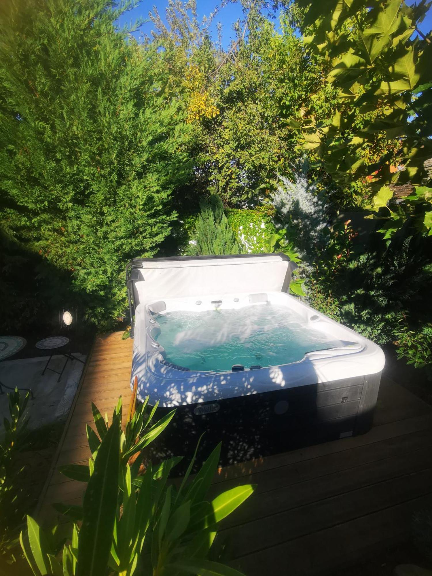 Kuria Apartman With Private Jacuzzi And Pool Budapest Esterno foto