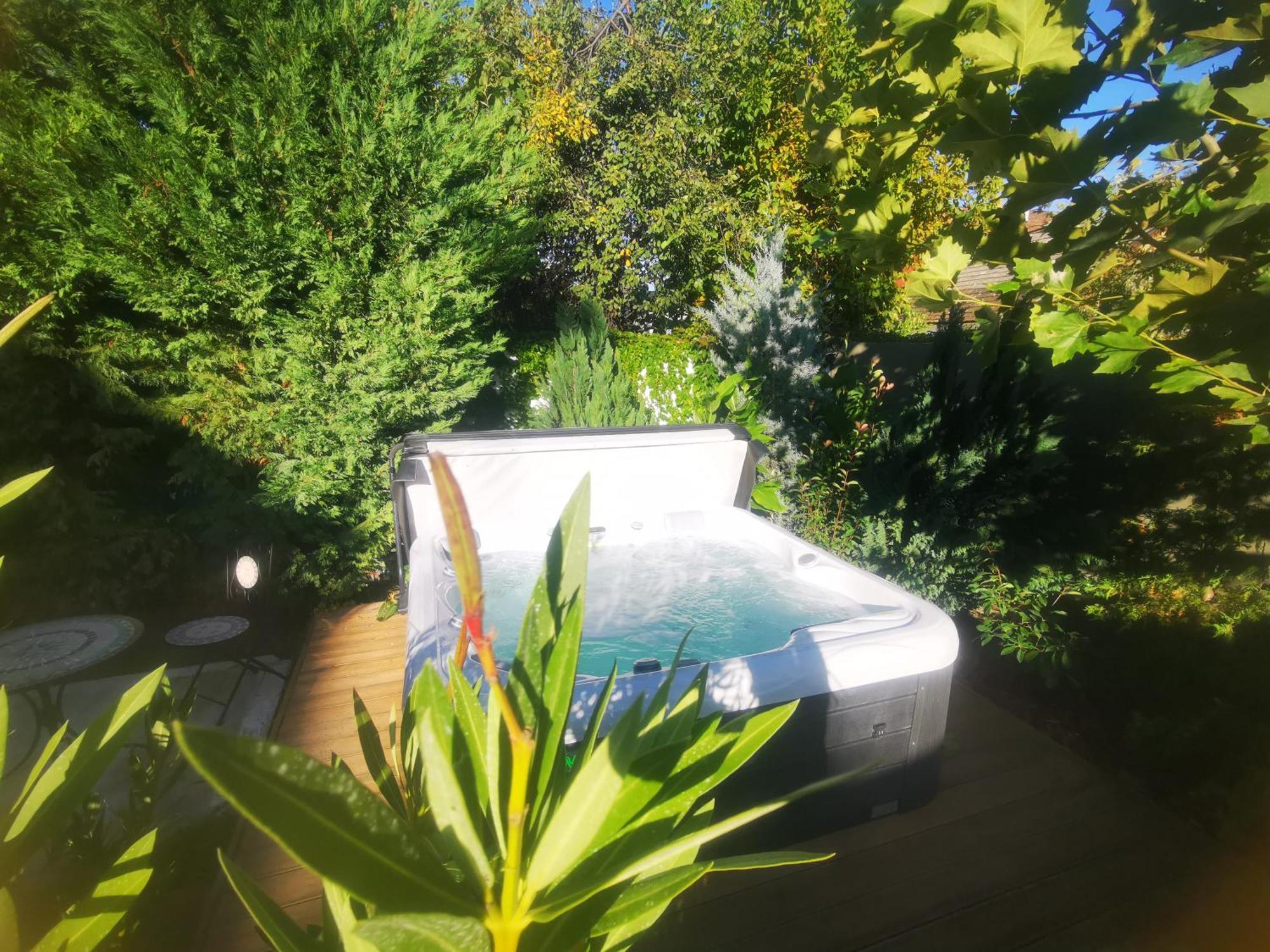 Kuria Apartman With Private Jacuzzi And Pool Budapest Esterno foto