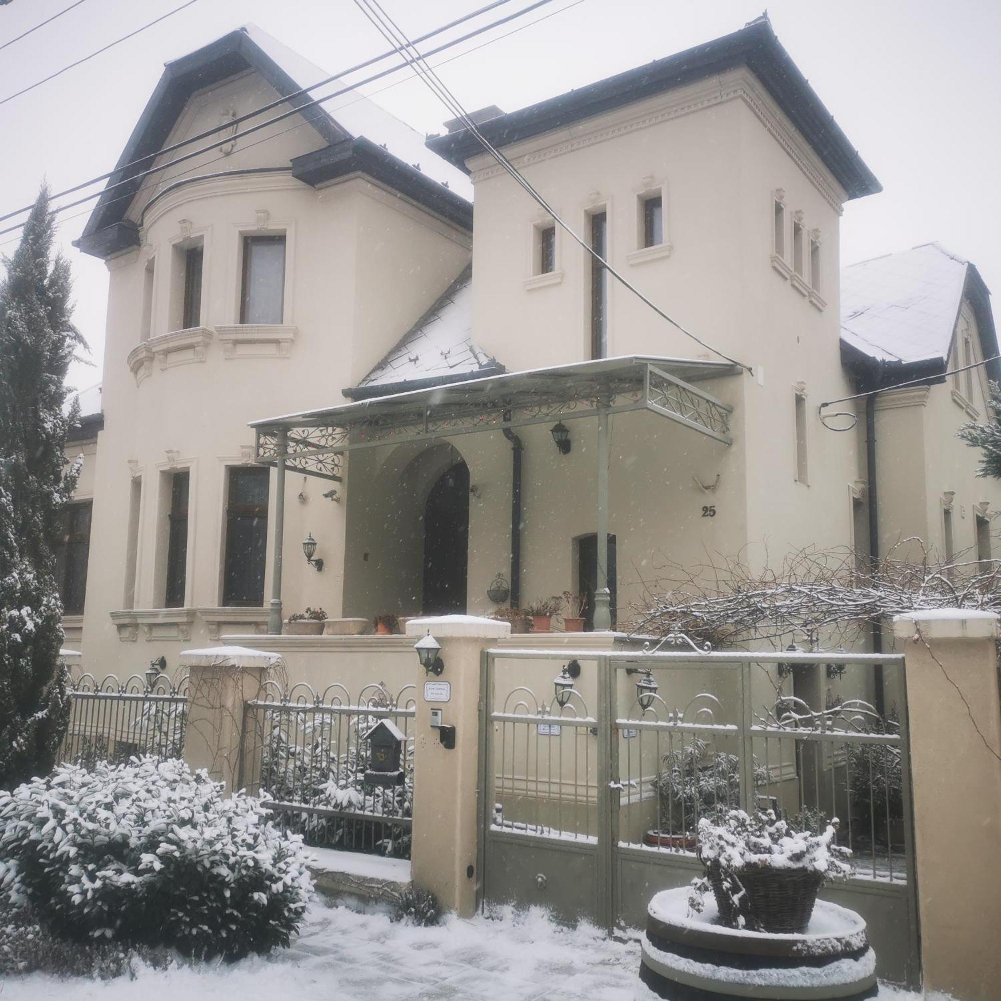 Kuria Apartman With Private Jacuzzi And Pool Budapest Esterno foto