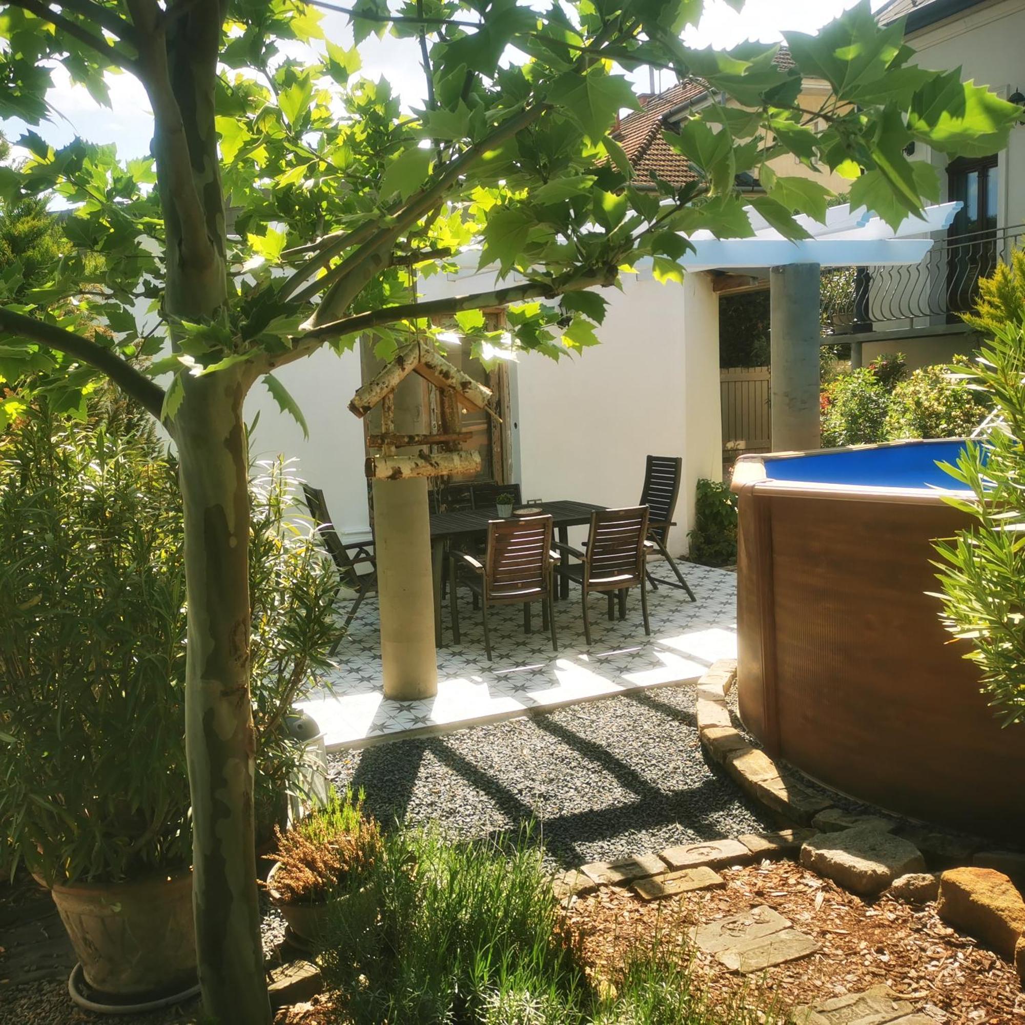 Kuria Apartman With Private Jacuzzi And Pool Budapest Esterno foto